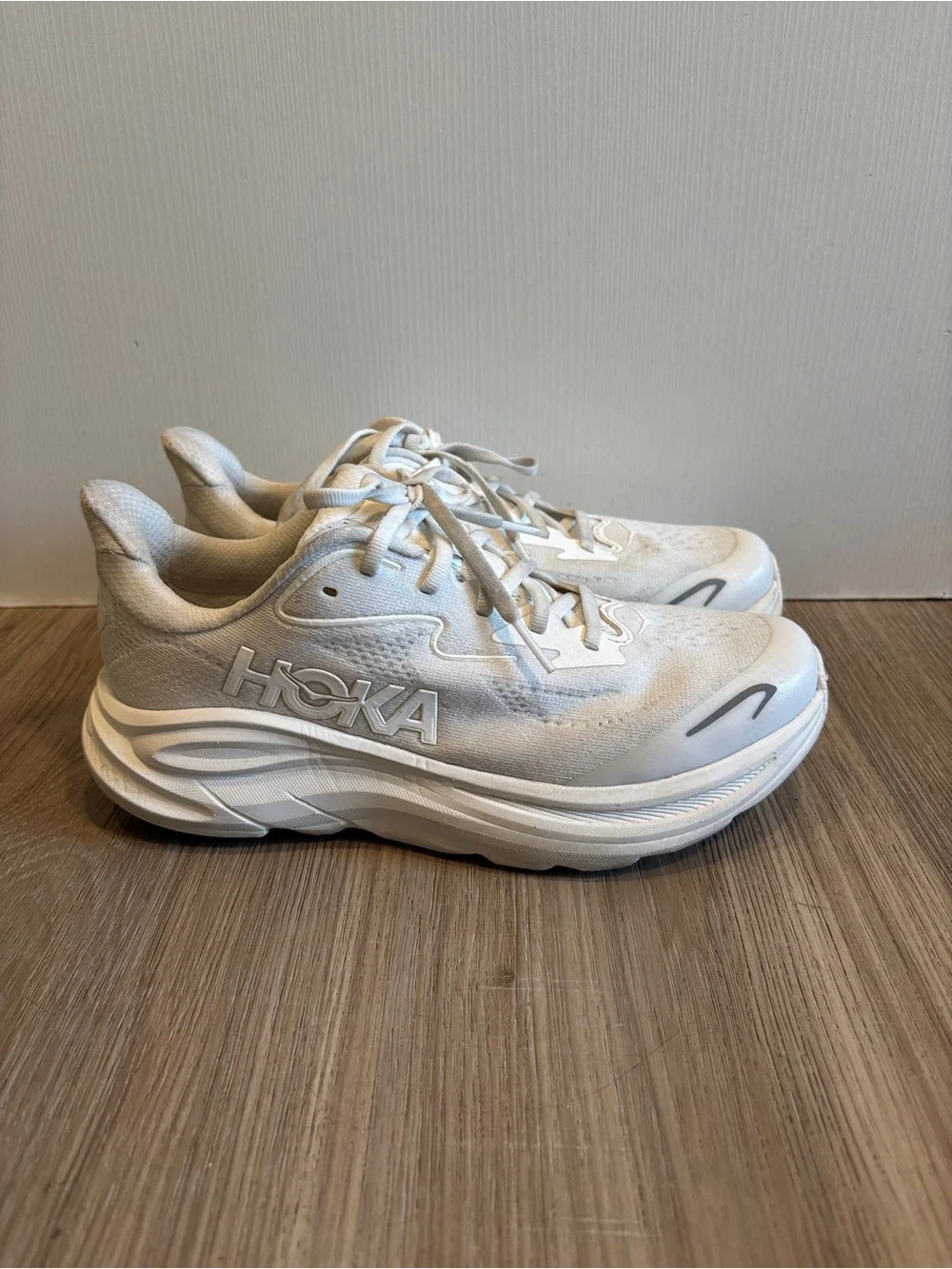 HOKA ONE ONE Clifton 10 Big Kids Size 6 Women’s 7.5 White Running Sneakers